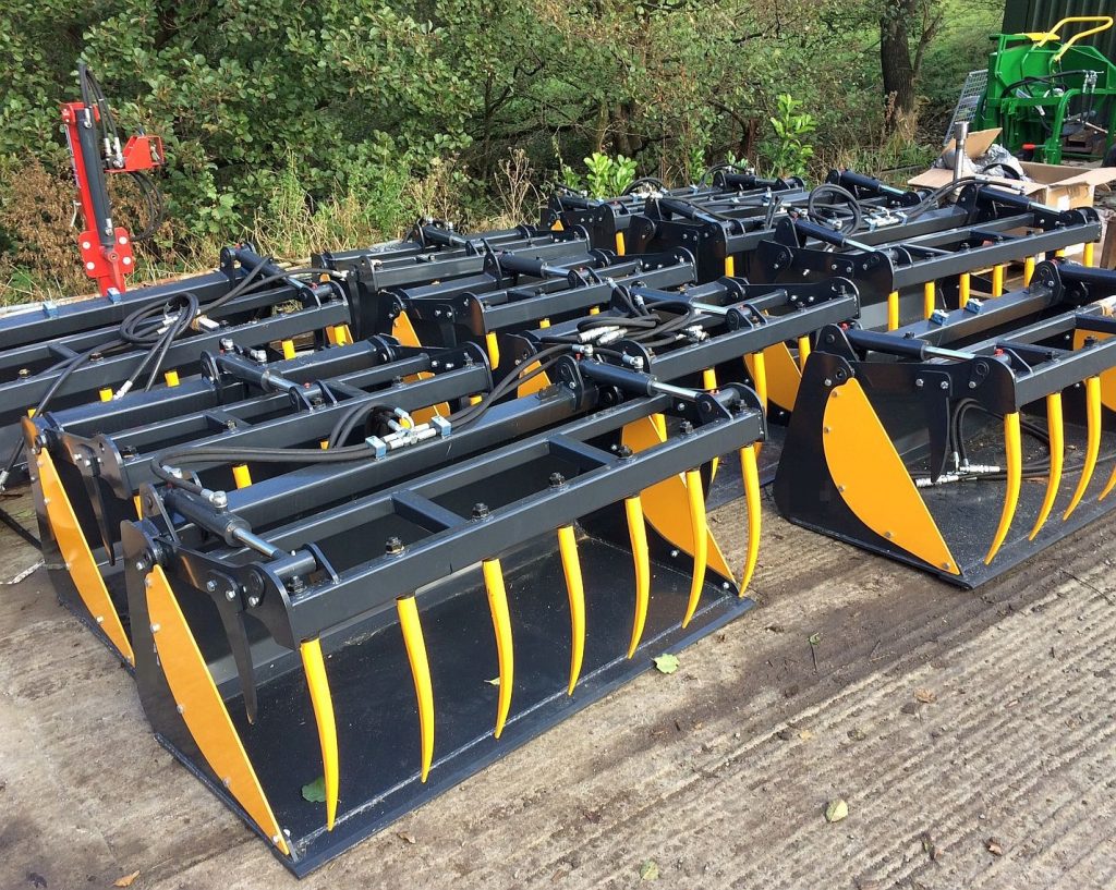 Bobcat skidsteer buckets , muck grabs & bucket grabs in stock