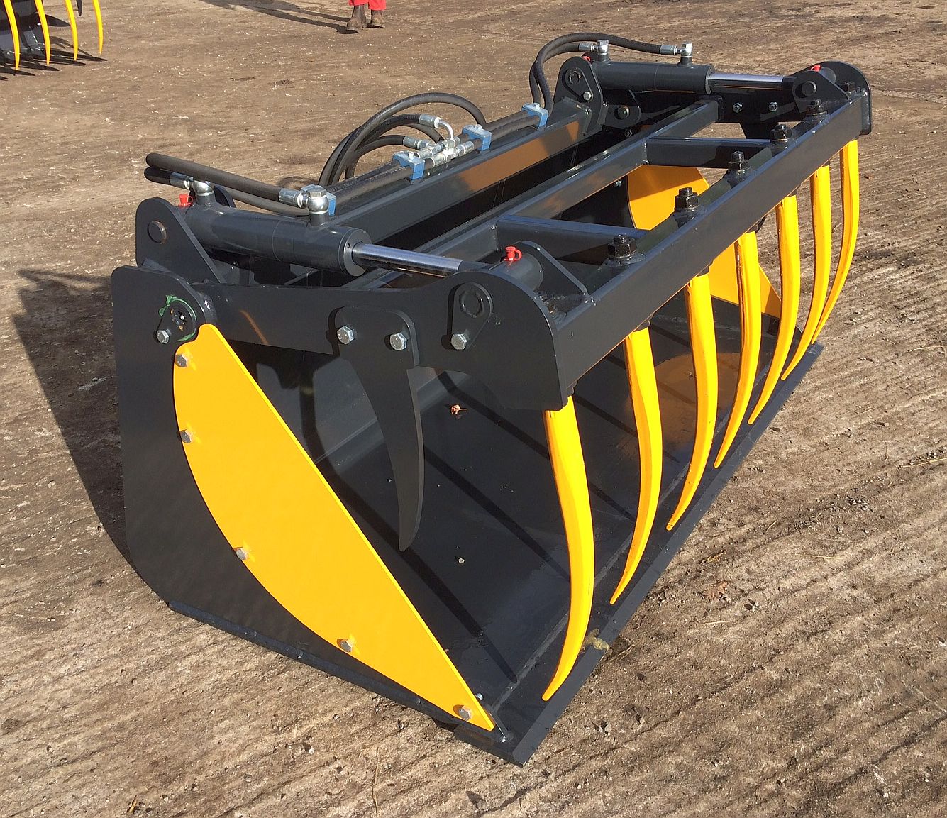 Bobcat skidsteer buckets , muck grabs & bucket grabs in stock