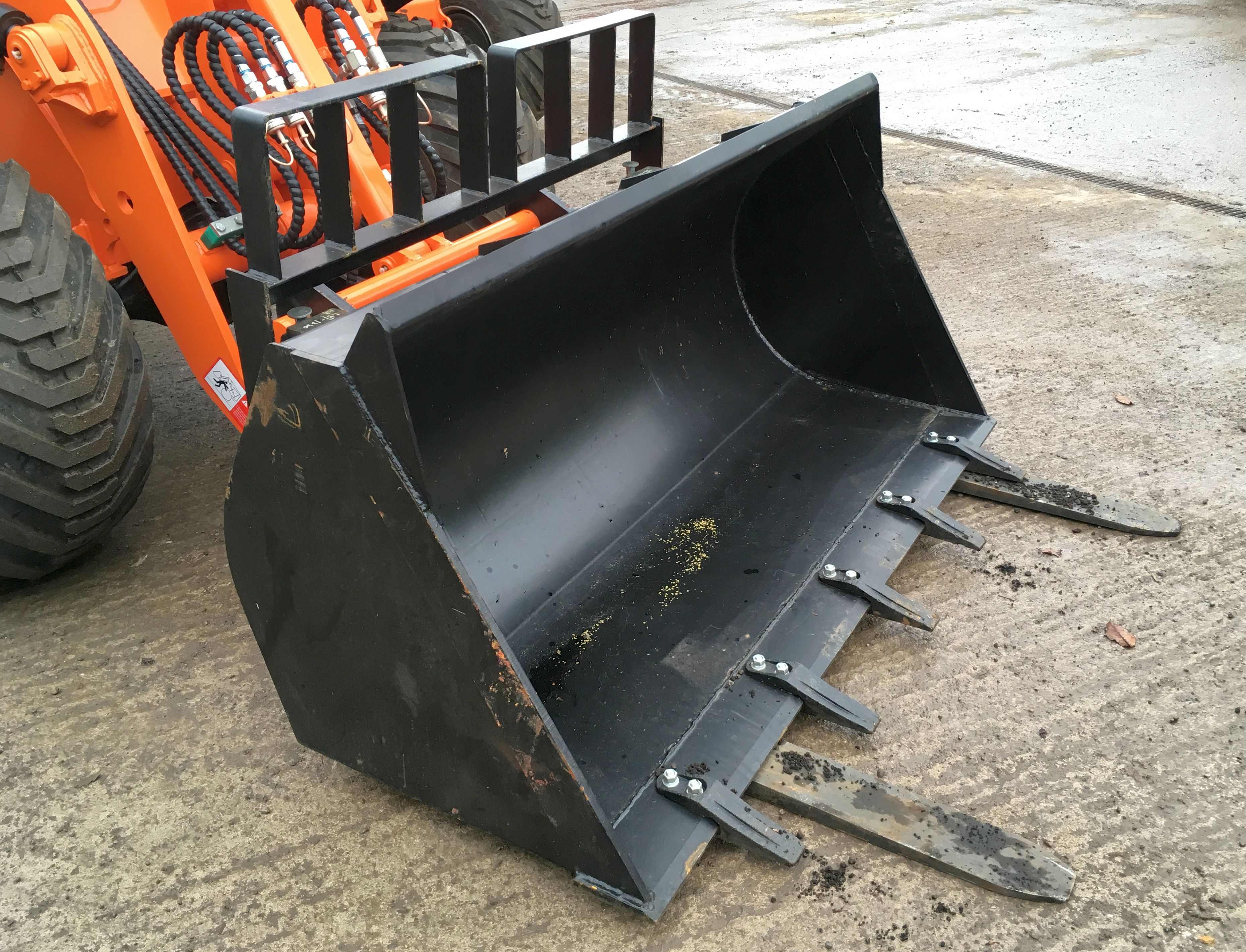 BUCKET J Bourne Tractors