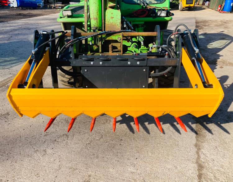 NEW BALE SLICE / SHEAR WITH WRAP RETAINER J Bourne Tractors