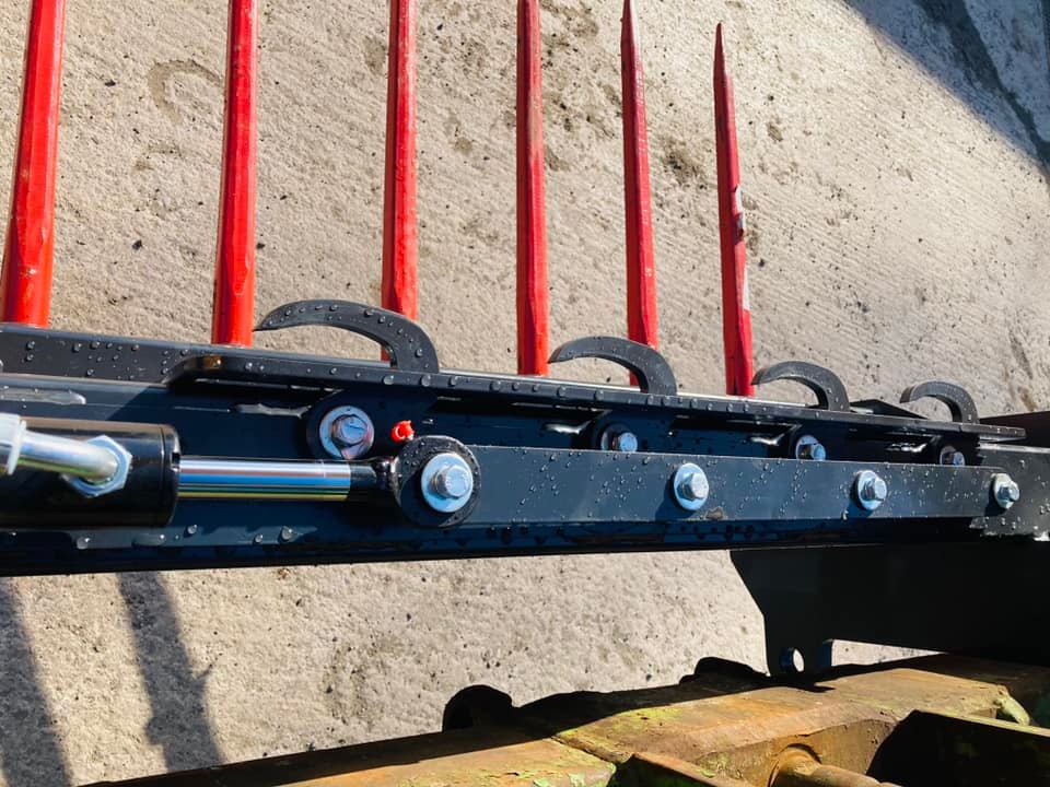 NEW BALE SLICE / SHEAR WITH WRAP RETAINER J Bourne Tractors