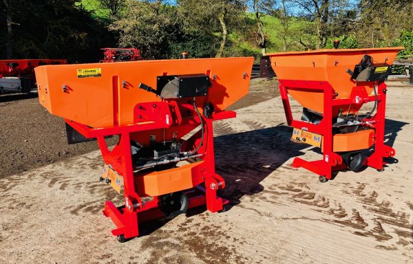 TRACTOR MOUNTED 850L SALT SPREADERS / GRITTERS